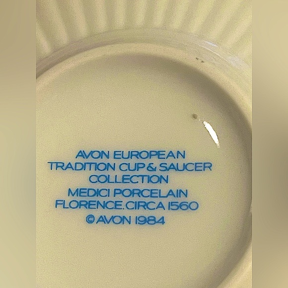 Avon vintage bowl 4" diameter 1984 no flaws 22 karat gold trim porcelain - Picture 4 of 4